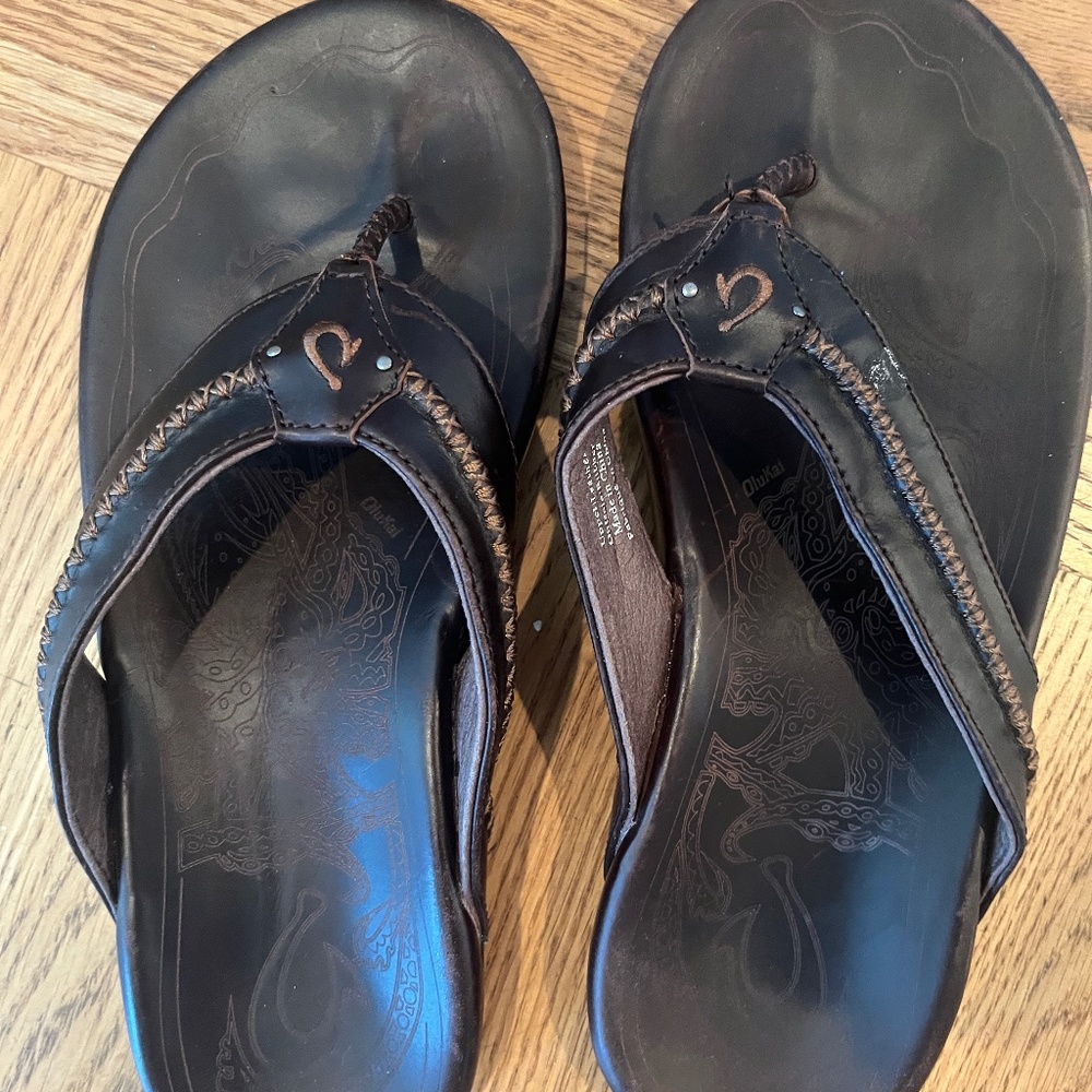 oluikai leather flip flops